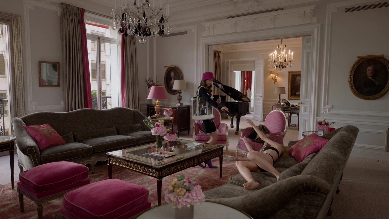 Emily_in_Paris_S01E07_French_Ending_720p_NF_WEB-DL_DDP5_1_x264-BTN_0187.jpg