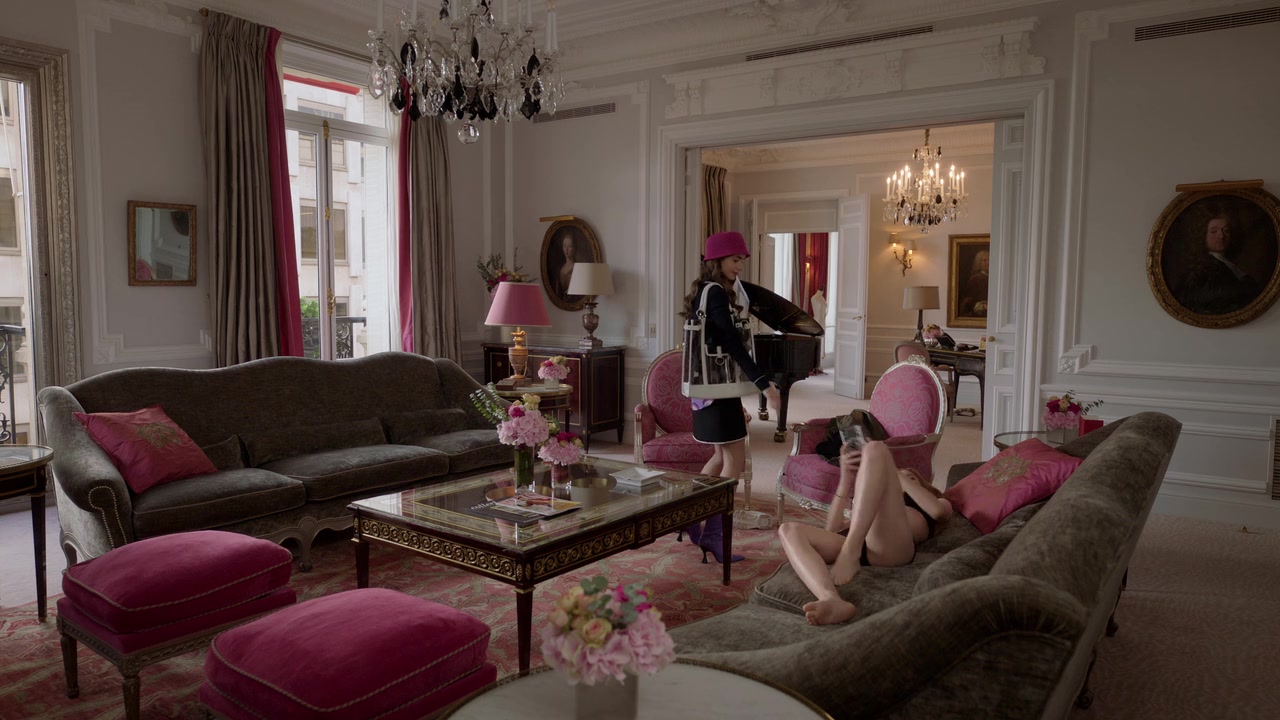 Emily_in_Paris_S01E07_French_Ending_720p_NF_WEB-DL_DDP5_1_x264-BTN_0188.jpg