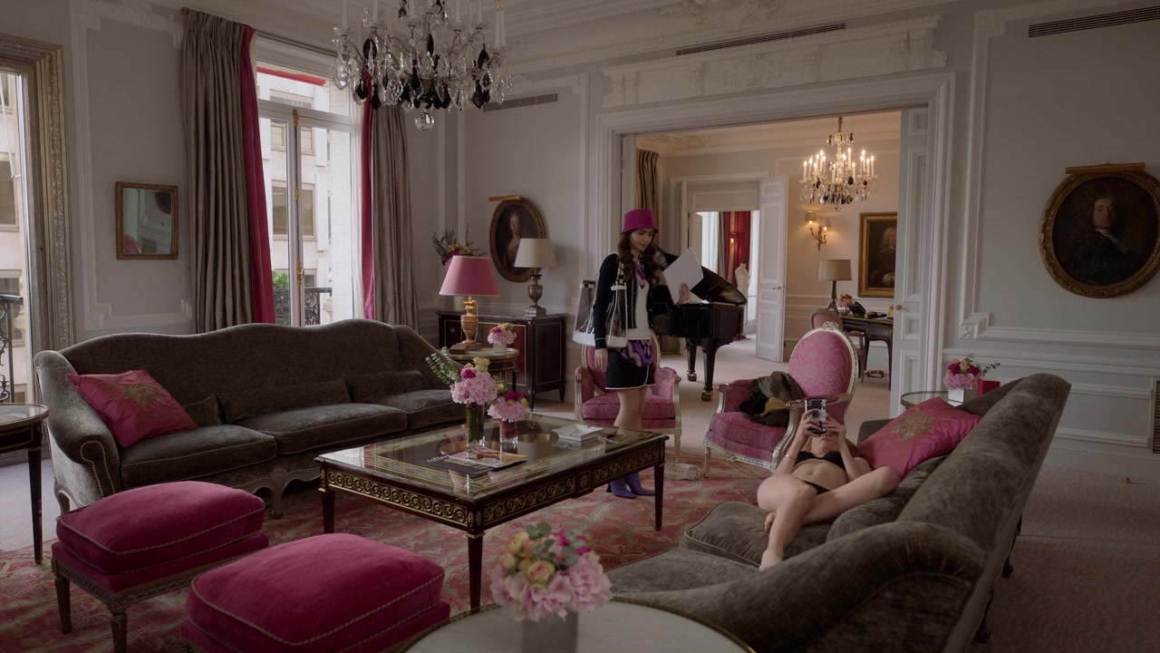 Emily_in_Paris_S01E07_French_Ending_720p_NF_WEB-DL_DDP5_1_x264-BTN_0189.jpg