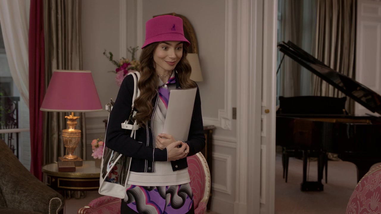 Emily_in_Paris_S01E07_French_Ending_720p_NF_WEB-DL_DDP5_1_x264-BTN_0192.jpg Emily_in_Paris_S01E07_French_Ending_720p_NF_WEB-DL_DDP5_1_x264-BTN_0192.jpg