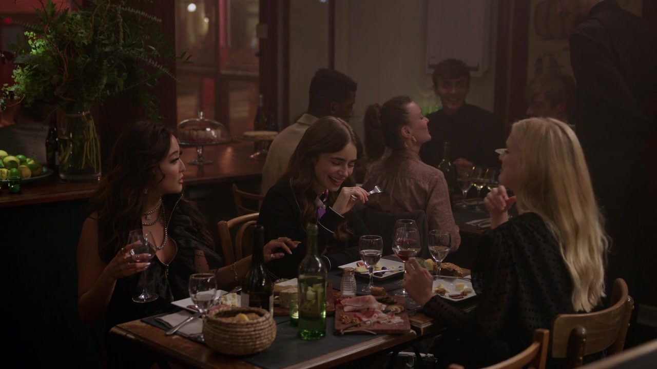 Emily_in_Paris_S01E07_French_Ending_720p_NF_WEB-DL_DDP5_1_x264-BTN_0216.jpg