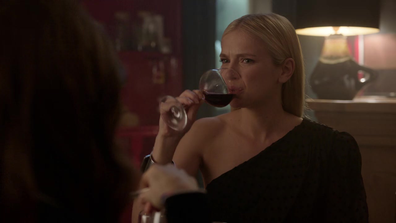 Emily_in_Paris_S01E07_French_Ending_720p_NF_WEB-DL_DDP5_1_x264-BTN_0220.jpg