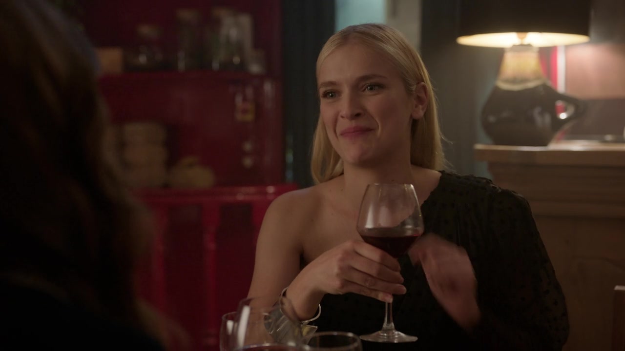 Emily_in_Paris_S01E07_French_Ending_720p_NF_WEB-DL_DDP5_1_x264-BTN_0223.jpg