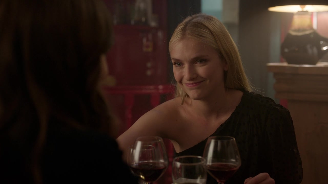 Emily_in_Paris_S01E07_French_Ending_720p_NF_WEB-DL_DDP5_1_x264-BTN_0307.jpg Emily_in_Paris_S01E07_French_Ending_720p_NF_WEB-DL_DDP5_1_x264-BTN_0307.jpg