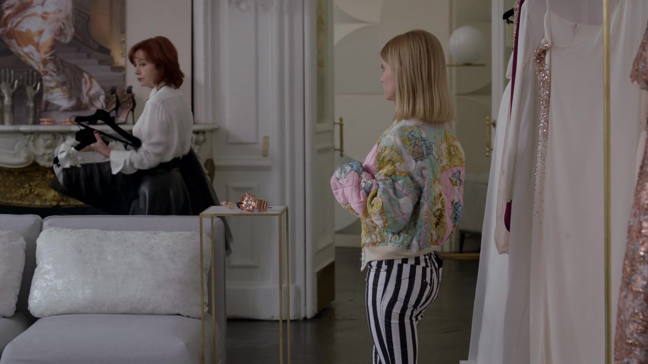 Emily_in_Paris_S01E07_French_Ending_720p_NF_WEB-DL_DDP5_1_x264-BTN_0325.jpg