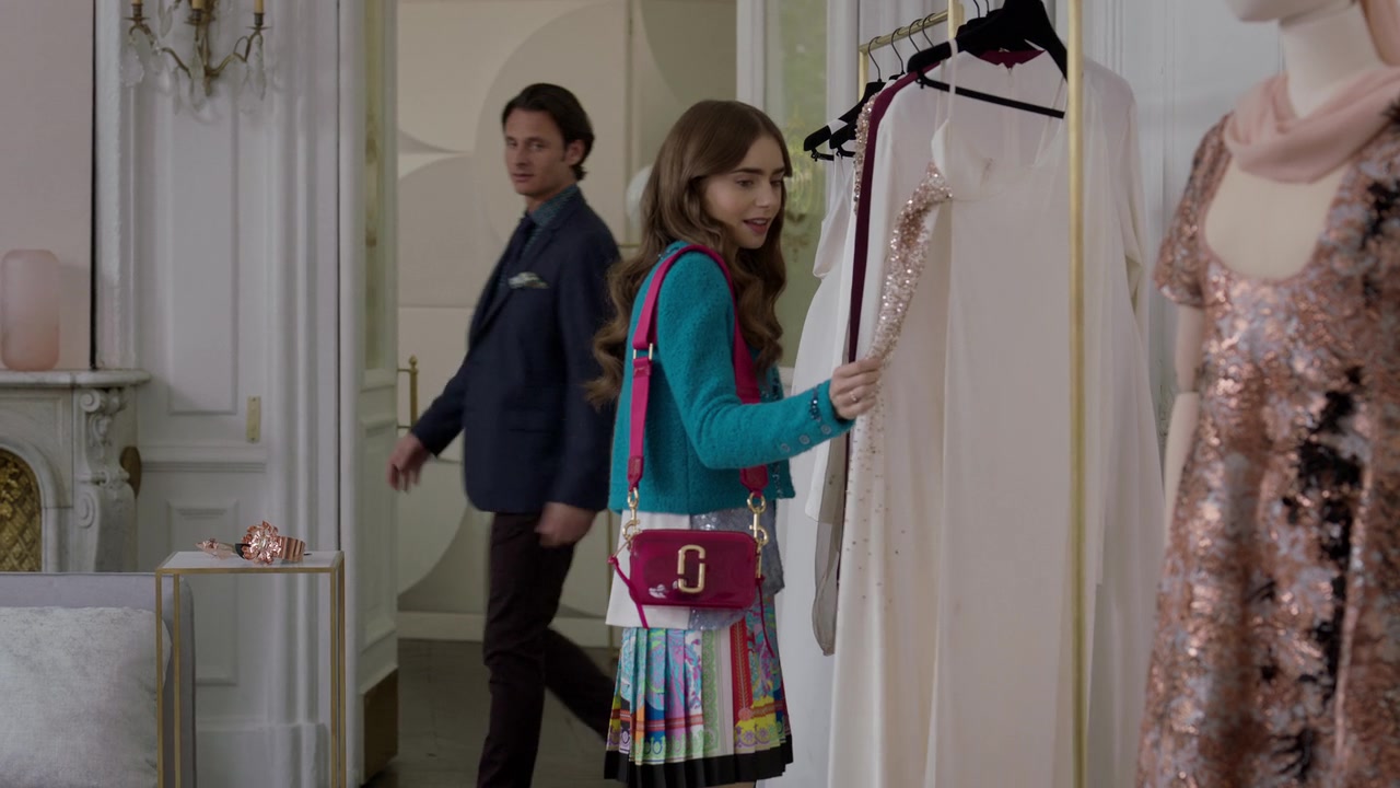 Emily_in_Paris_S01E07_French_Ending_720p_NF_WEB-DL_DDP5_1_x264-BTN_0333.jpg