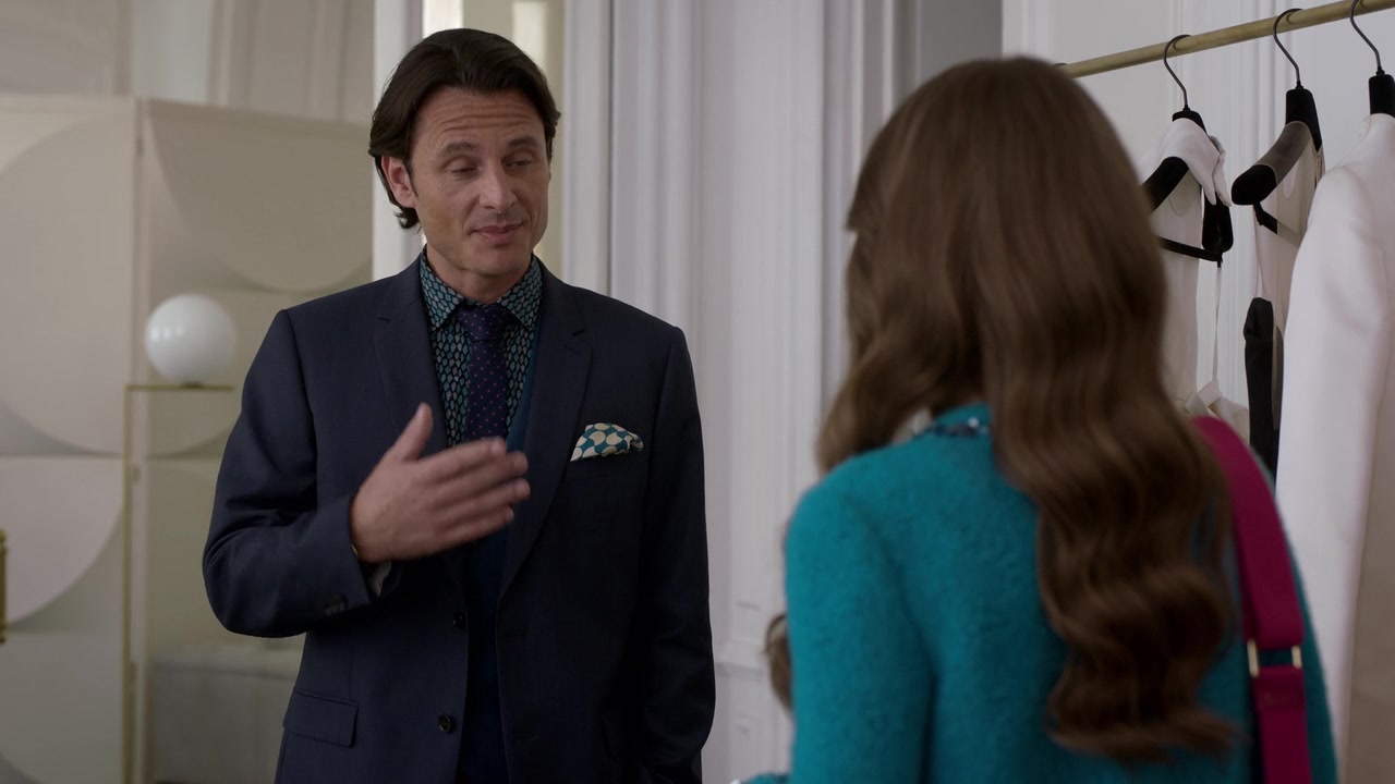 Emily_in_Paris_S01E07_French_Ending_720p_NF_WEB-DL_DDP5_1_x264-BTN_0357.jpg