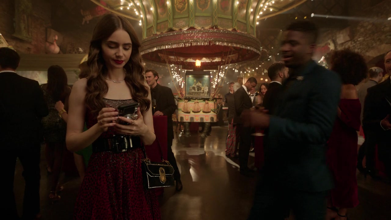 Emily_in_Paris_S01E07_French_Ending_720p_NF_WEB-DL_DDP5_1_x264-BTN_0421.jpg