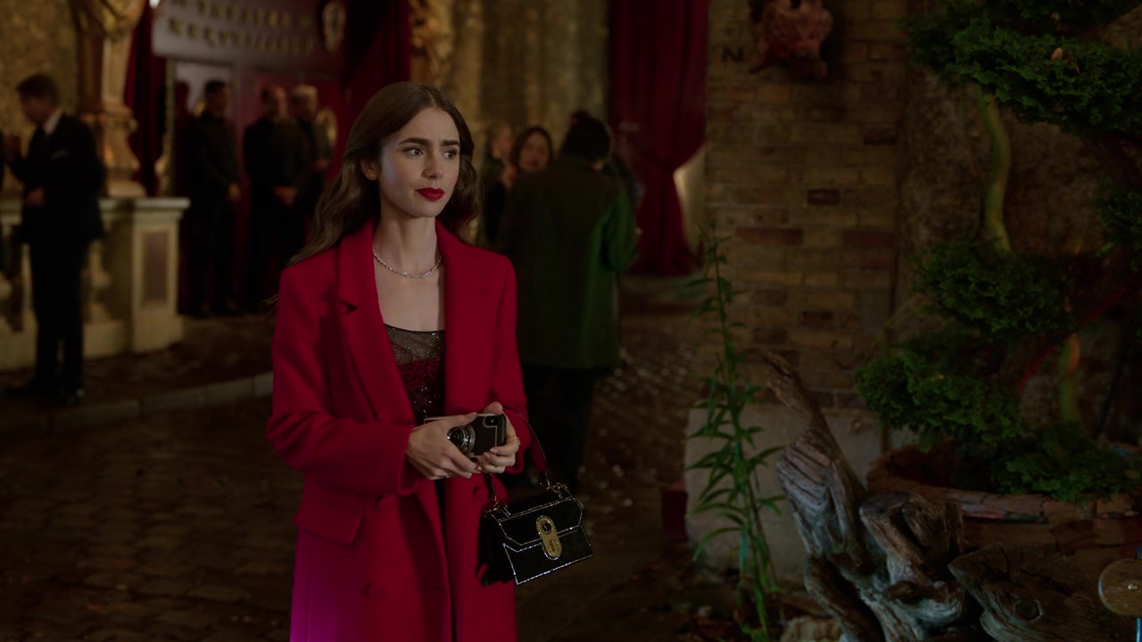 Emily_in_Paris_S01E07_French_Ending_720p_NF_WEB-DL_DDP5_1_x264-BTN_0611.jpg Emily_in_Paris_S01E07_French_Ending_720p_NF_WEB-DL_DDP5_1_x264-BTN_0611.jpg