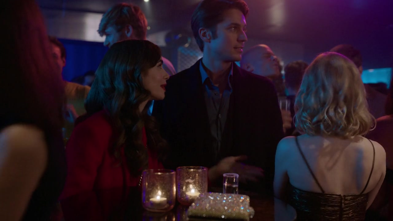 Emily_in_Paris_S01E07_French_Ending_720p_NF_WEB-DL_DDP5_1_x264-BTN_0659.jpg
