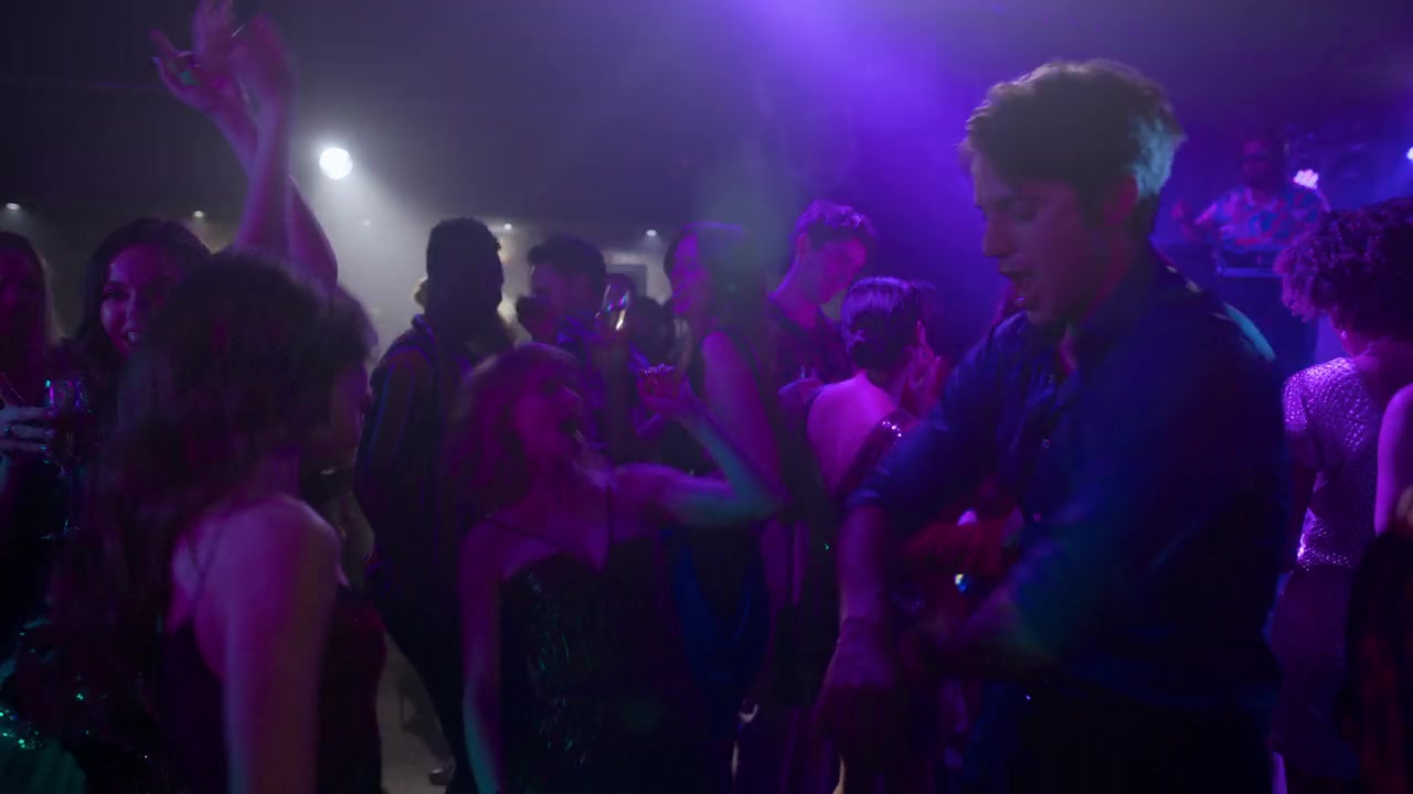 Emily_in_Paris_S01E07_French_Ending_720p_NF_WEB-DL_DDP5_1_x264-BTN_0692.jpg
