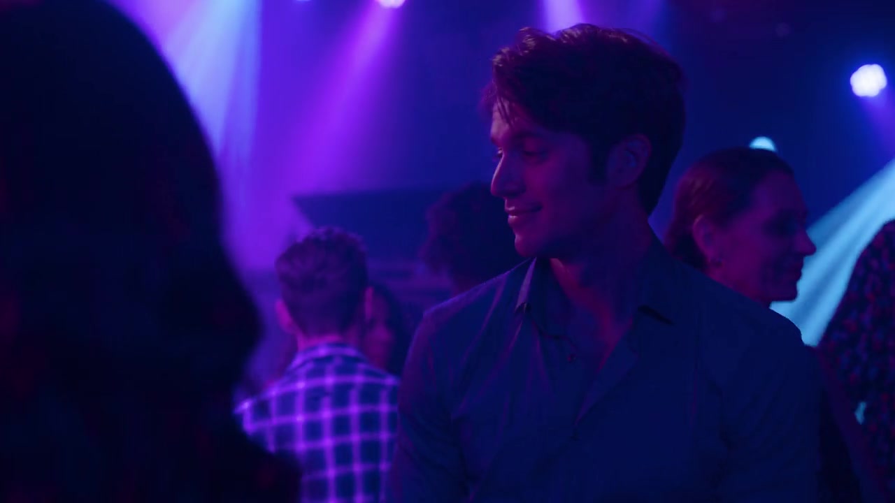 Emily_in_Paris_S01E07_French_Ending_720p_NF_WEB-DL_DDP5_1_x264-BTN_0699.jpg