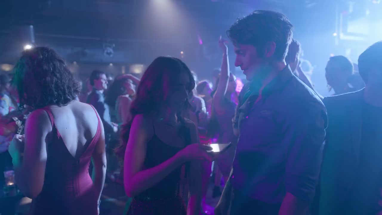 Emily_in_Paris_S01E07_French_Ending_720p_NF_WEB-DL_DDP5_1_x264-BTN_0740.jpg