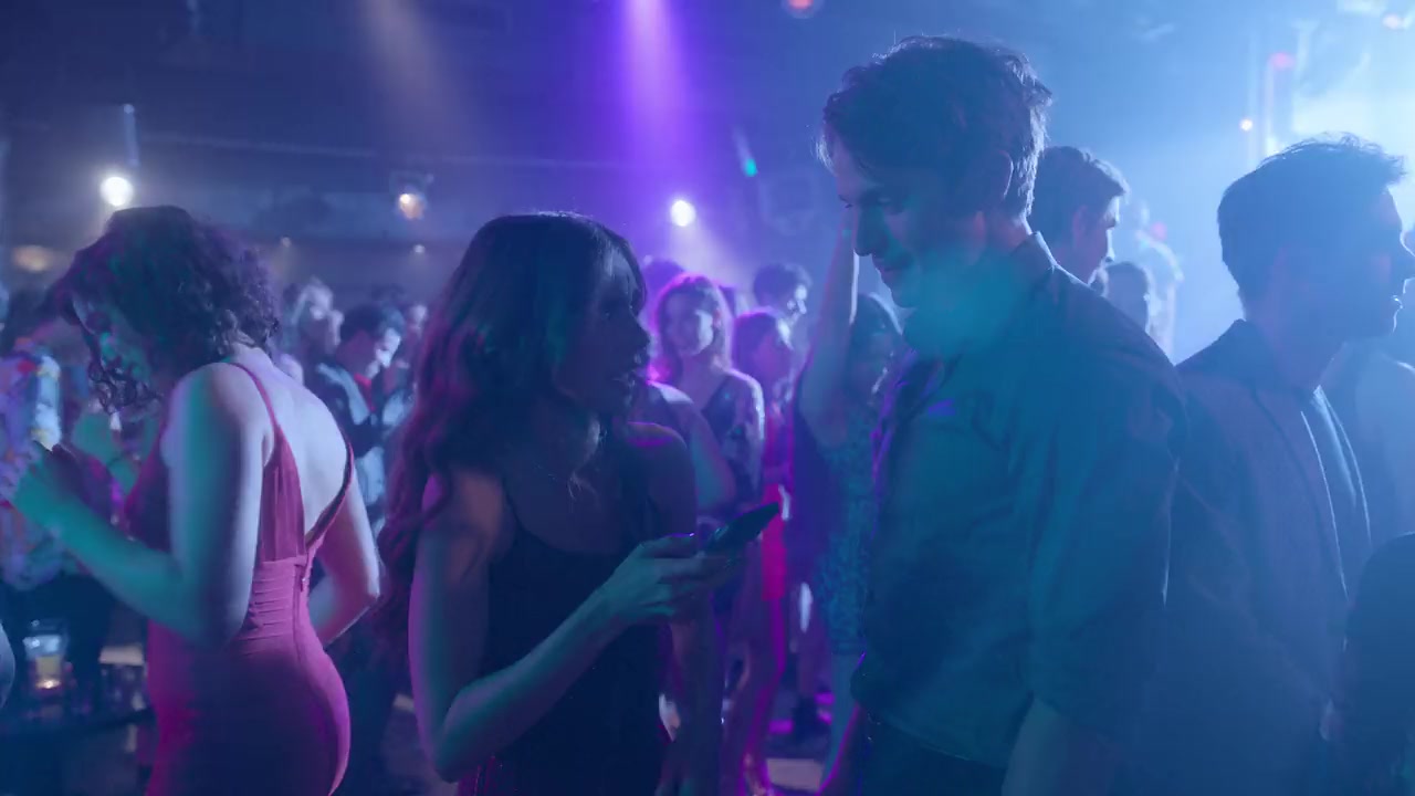 Emily_in_Paris_S01E07_French_Ending_720p_NF_WEB-DL_DDP5_1_x264-BTN_0741.jpg
