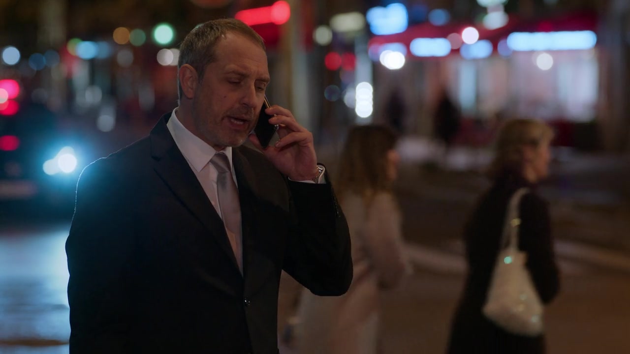 Emily_in_Paris_S01E07_French_Ending_720p_NF_WEB-DL_DDP5_1_x264-BTN_0756.jpg