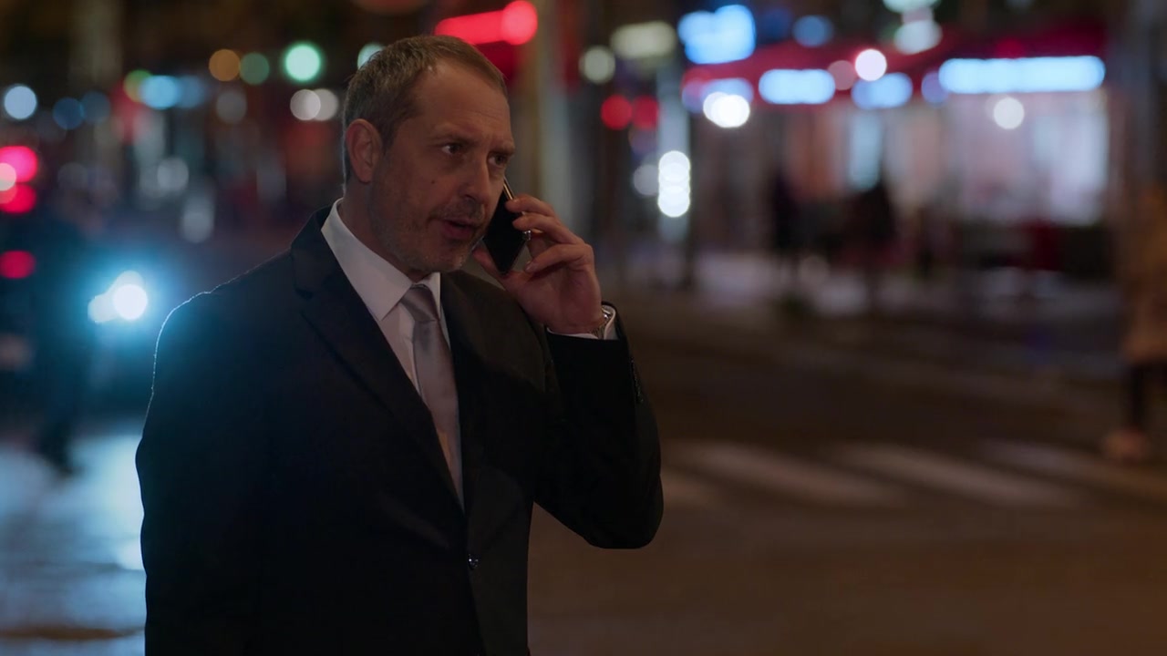 Emily_in_Paris_S01E07_French_Ending_720p_NF_WEB-DL_DDP5_1_x264-BTN_0757.jpg