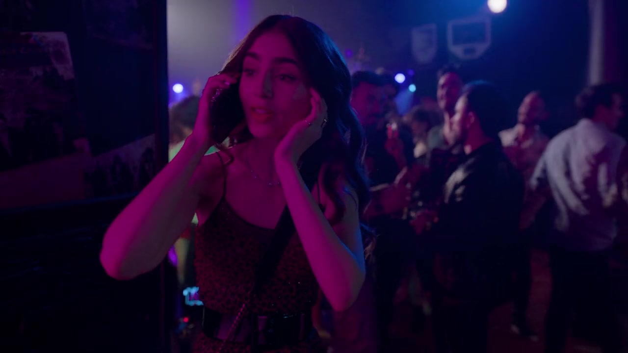 Emily_in_Paris_S01E07_French_Ending_720p_NF_WEB-DL_DDP5_1_x264-BTN_0762.jpg