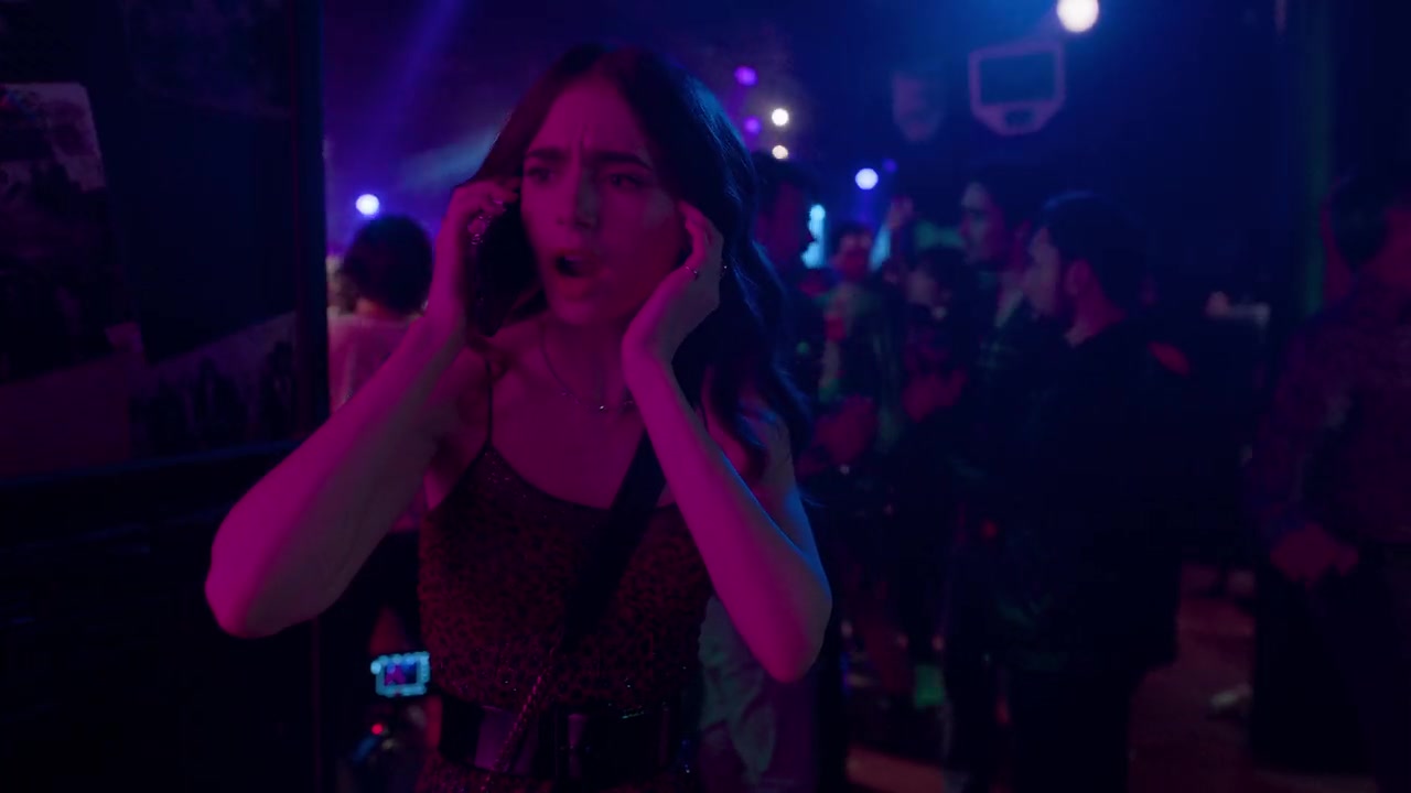 Emily_in_Paris_S01E07_French_Ending_720p_NF_WEB-DL_DDP5_1_x264-BTN_0766.jpg