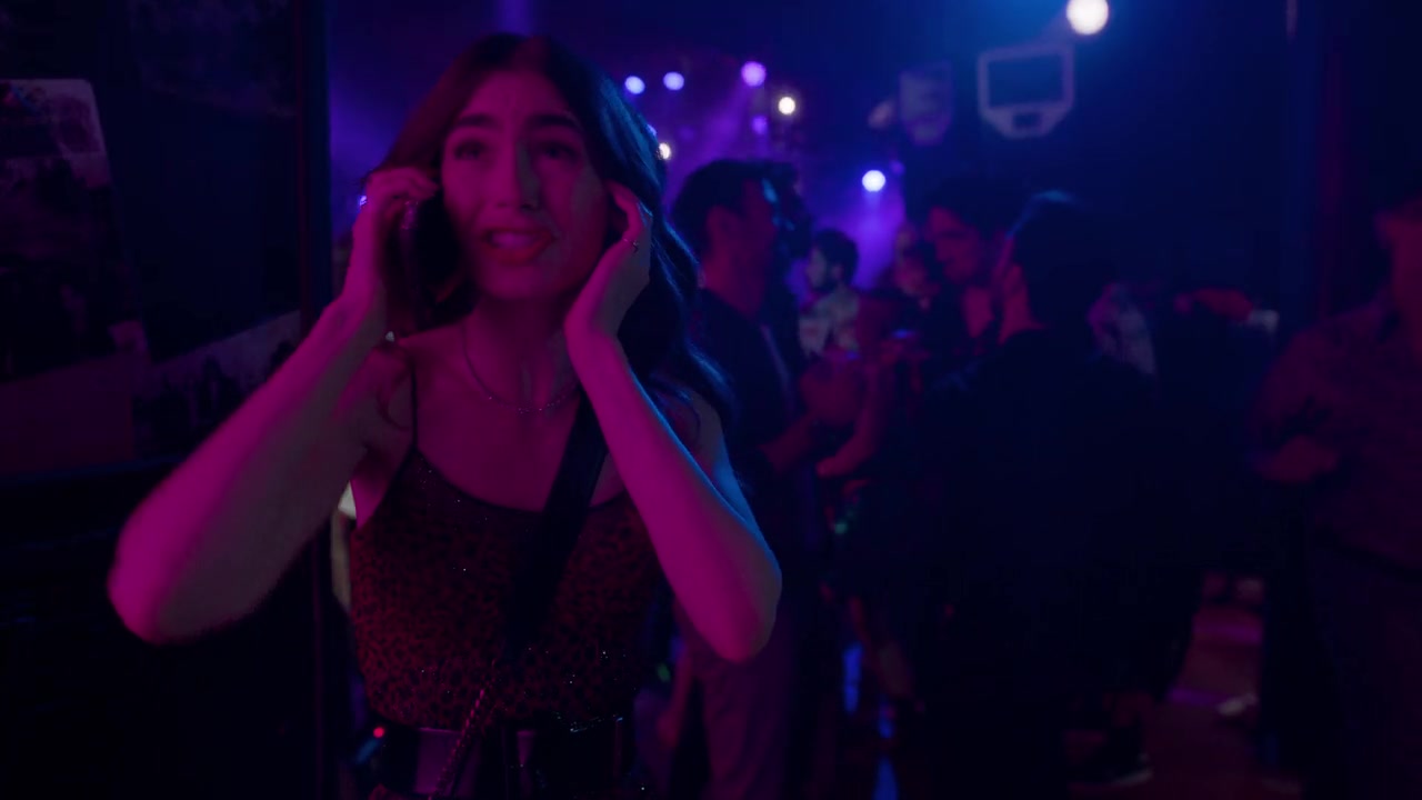 Emily_in_Paris_S01E07_French_Ending_720p_NF_WEB-DL_DDP5_1_x264-BTN_0768.jpg