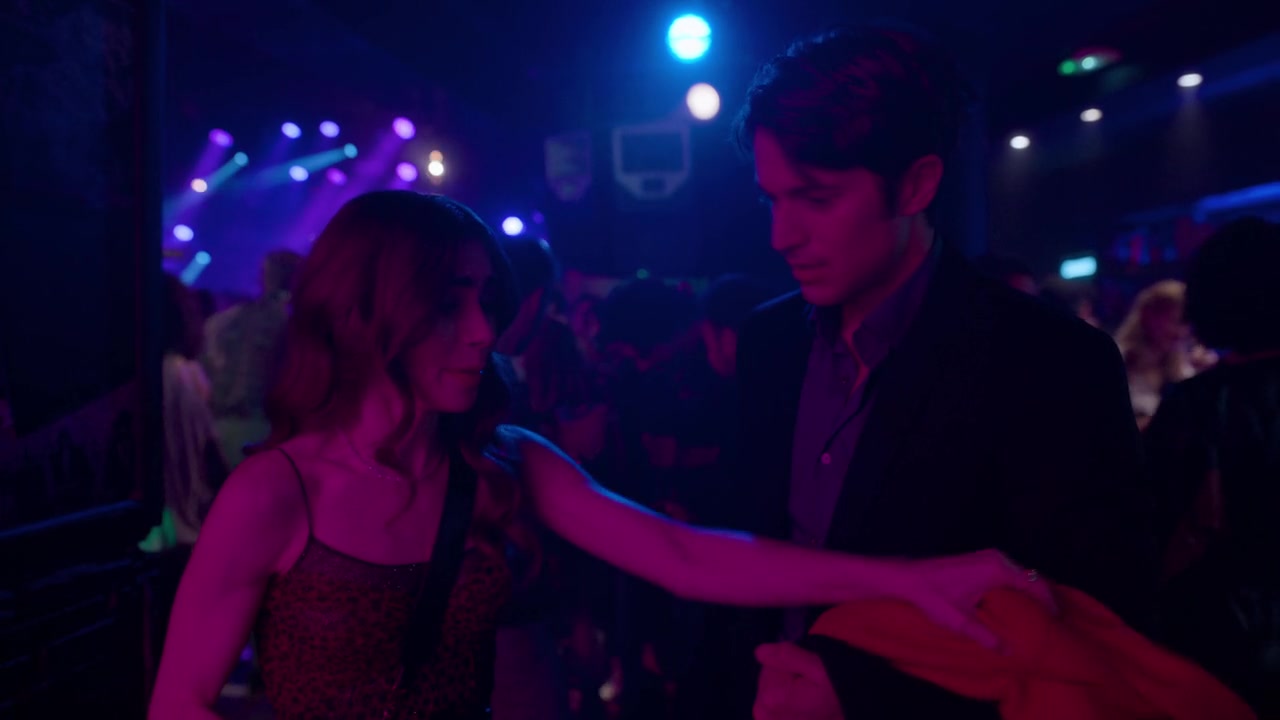 Emily_in_Paris_S01E07_French_Ending_720p_NF_WEB-DL_DDP5_1_x264-BTN_0778.jpg