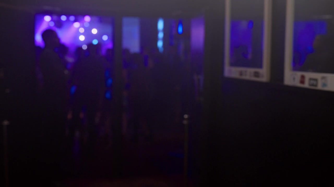 Emily_in_Paris_S01E07_French_Ending_720p_NF_WEB-DL_DDP5_1_x264-BTN_0813.jpg