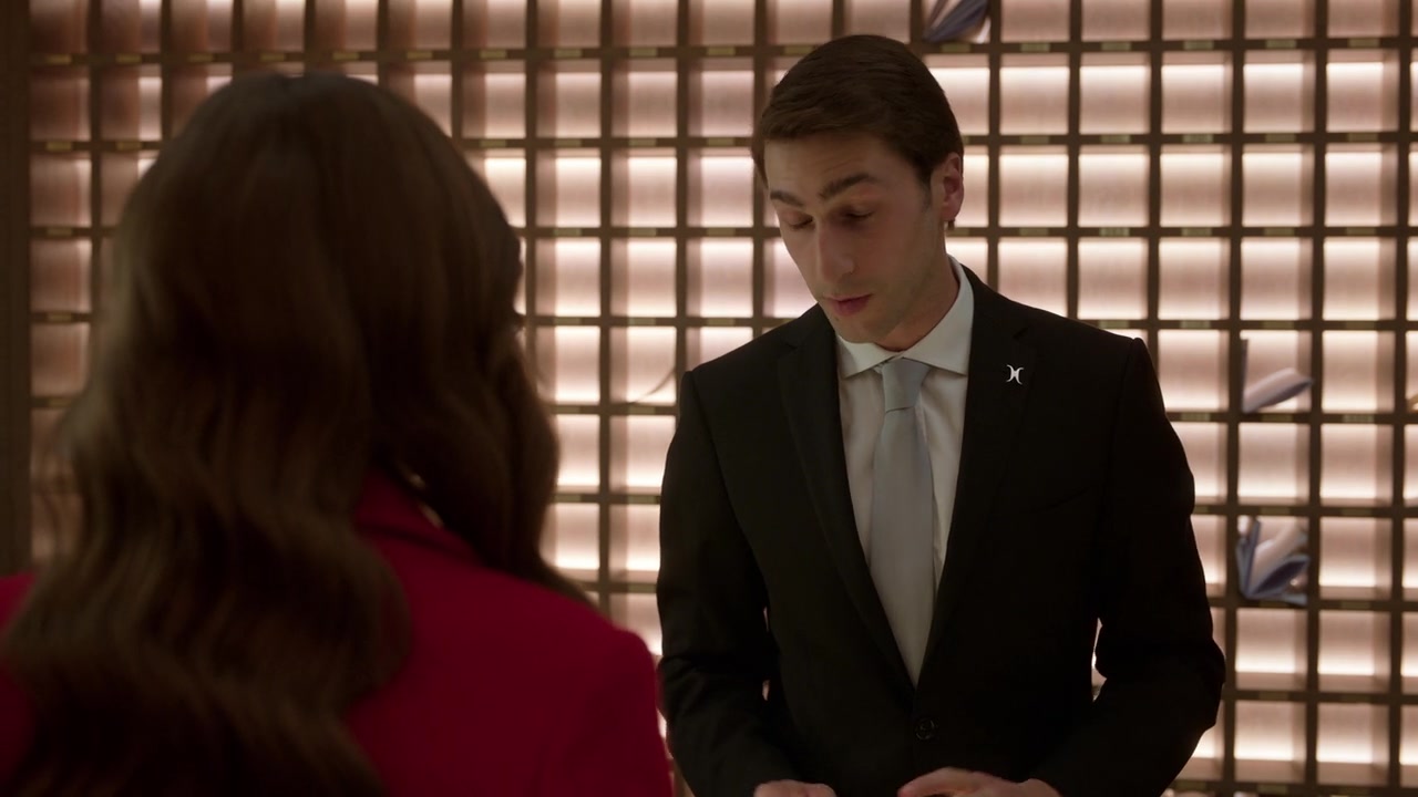 Emily_in_Paris_S01E07_French_Ending_720p_NF_WEB-DL_DDP5_1_x264-BTN_0839.jpg