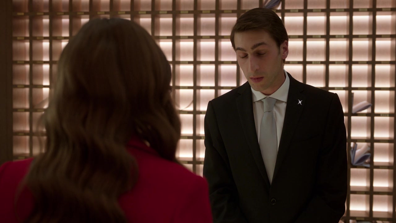 Emily_in_Paris_S01E07_French_Ending_720p_NF_WEB-DL_DDP5_1_x264-BTN_0841.jpg