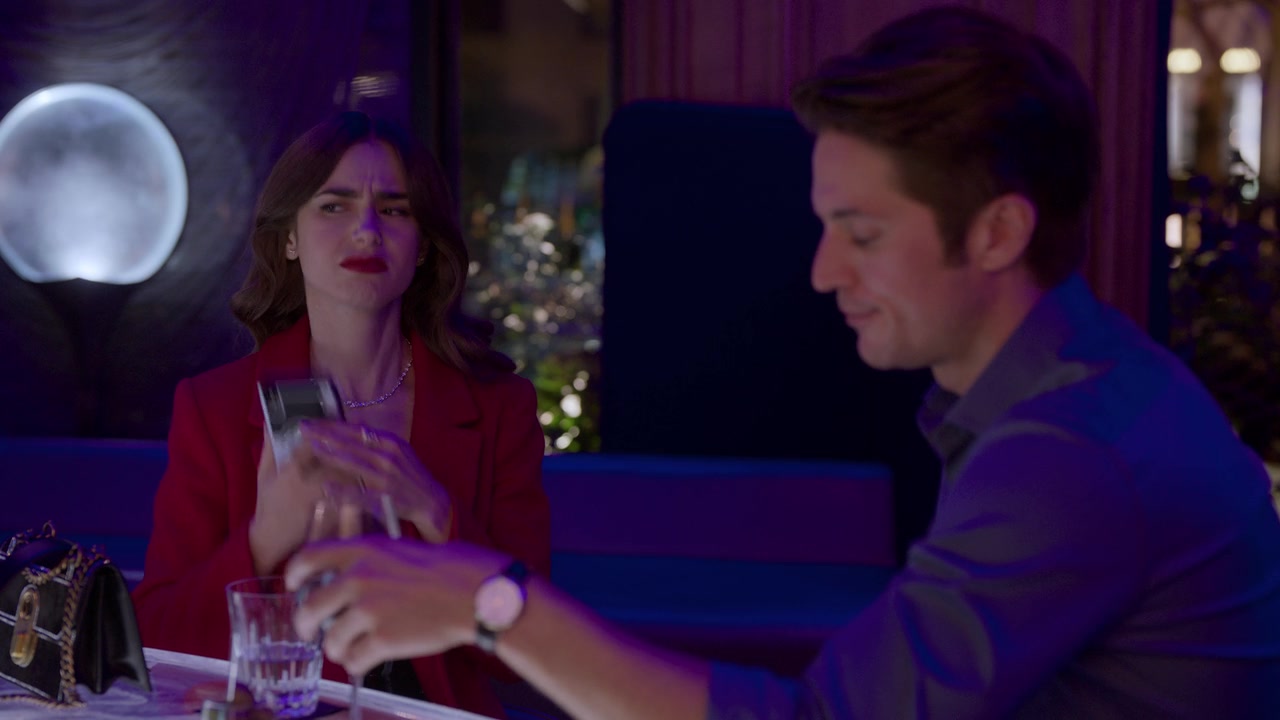 Emily_in_Paris_S01E07_French_Ending_720p_NF_WEB-DL_DDP5_1_x264-BTN_0888.jpg
