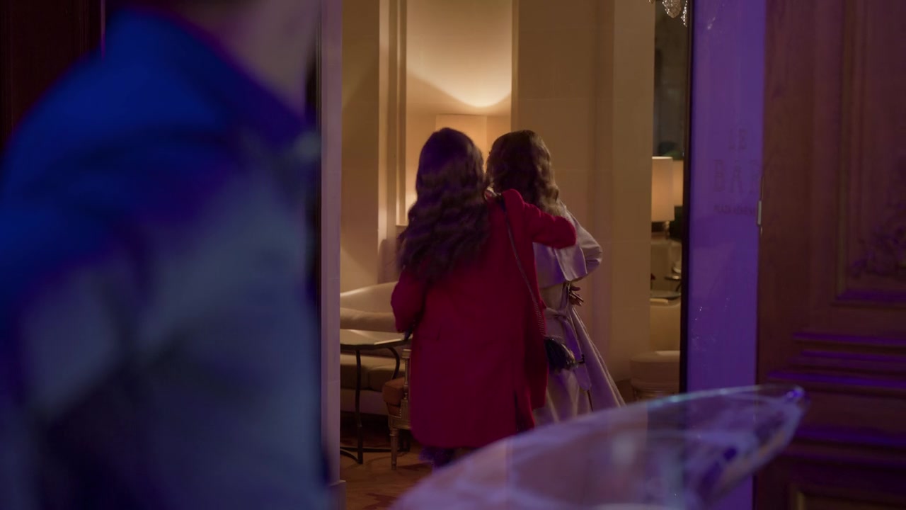 Emily_in_Paris_S01E07_French_Ending_720p_NF_WEB-DL_DDP5_1_x264-BTN_0904.jpg