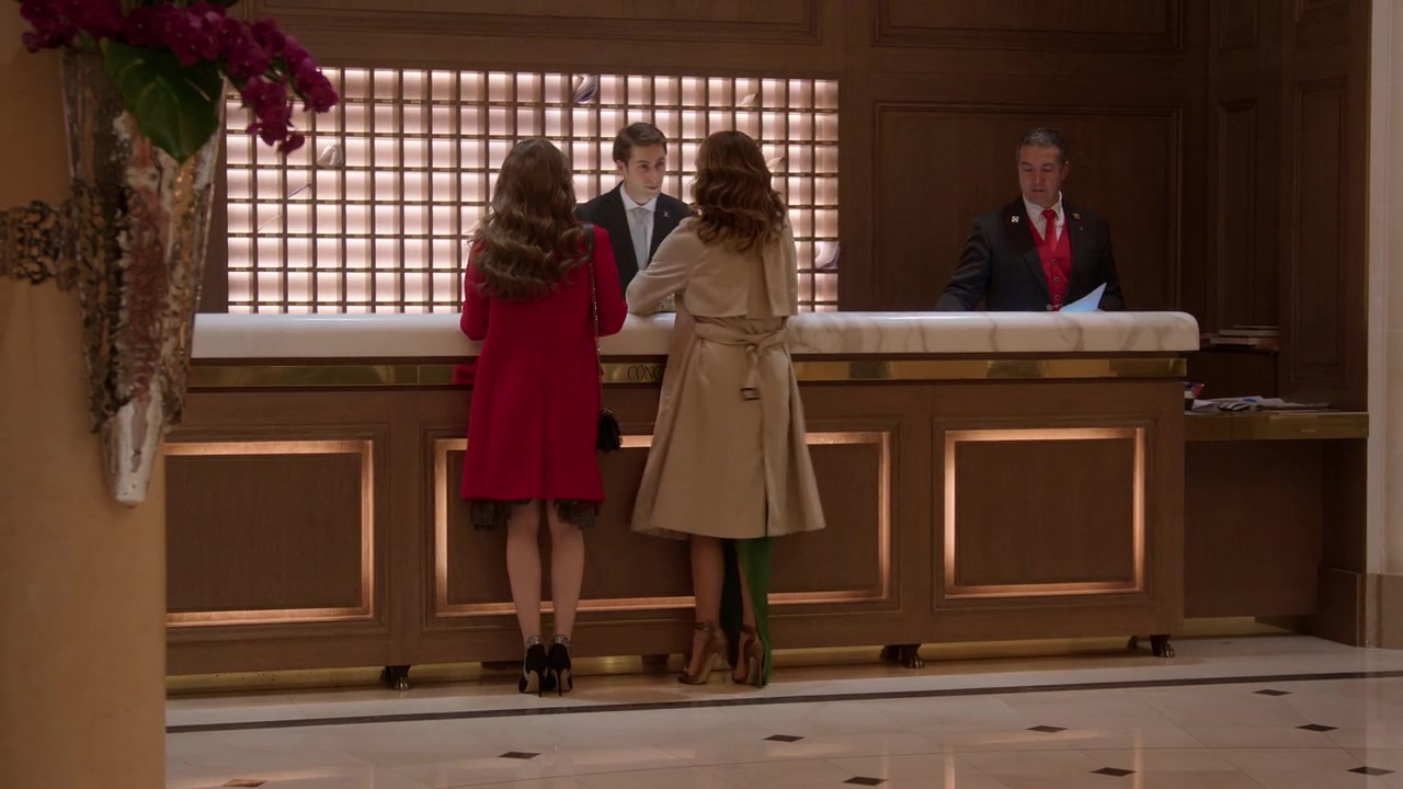 Emily_in_Paris_S01E07_French_Ending_720p_NF_WEB-DL_DDP5_1_x264-BTN_0910.jpg