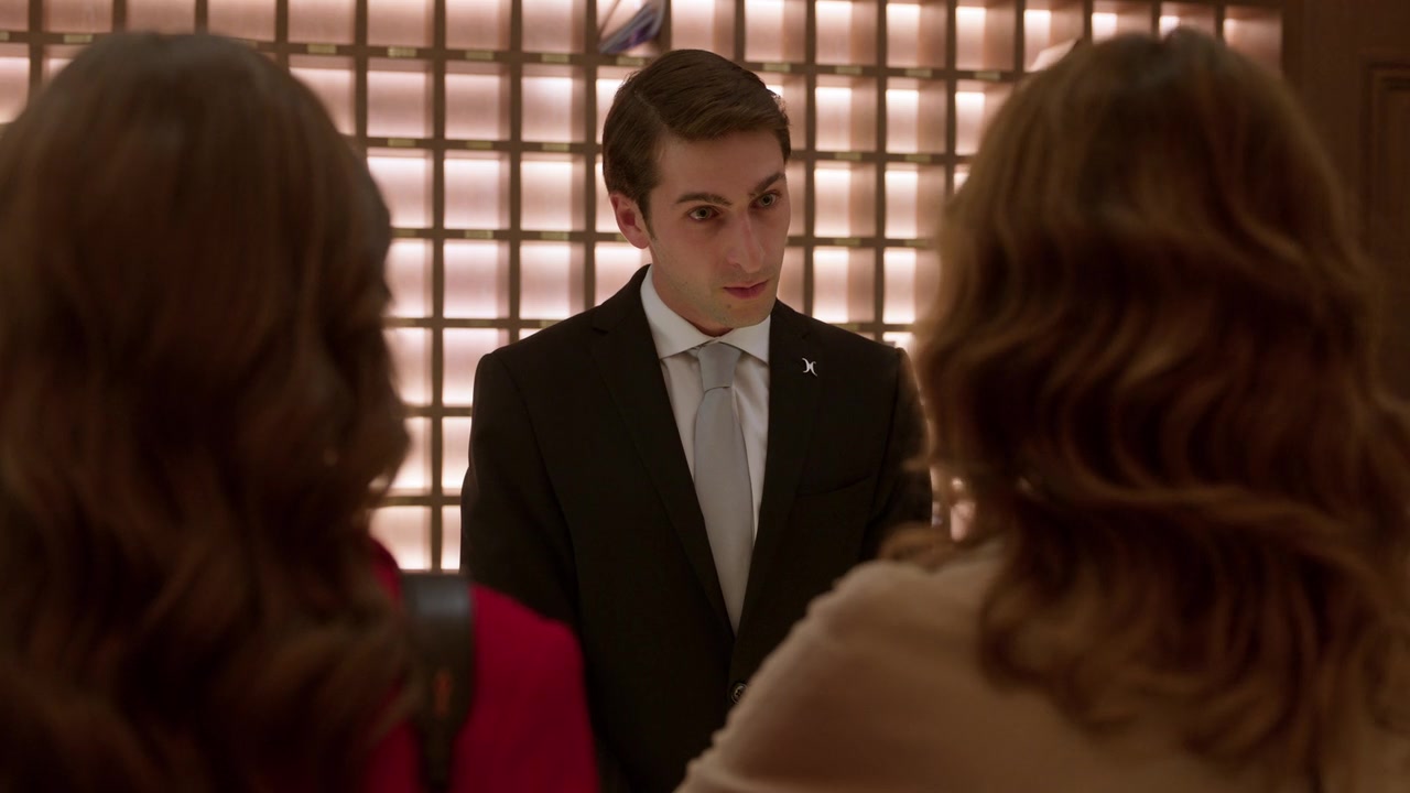 Emily_in_Paris_S01E07_French_Ending_720p_NF_WEB-DL_DDP5_1_x264-BTN_0918.jpg