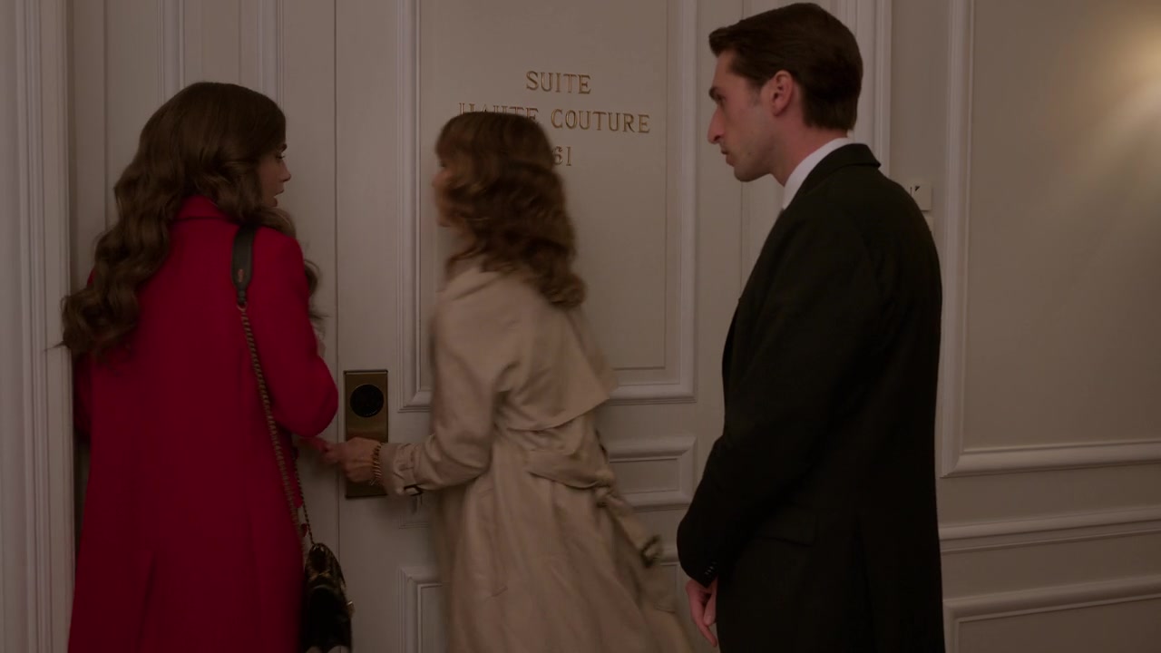 Emily_in_Paris_S01E07_French_Ending_720p_NF_WEB-DL_DDP5_1_x264-BTN_0944.jpg