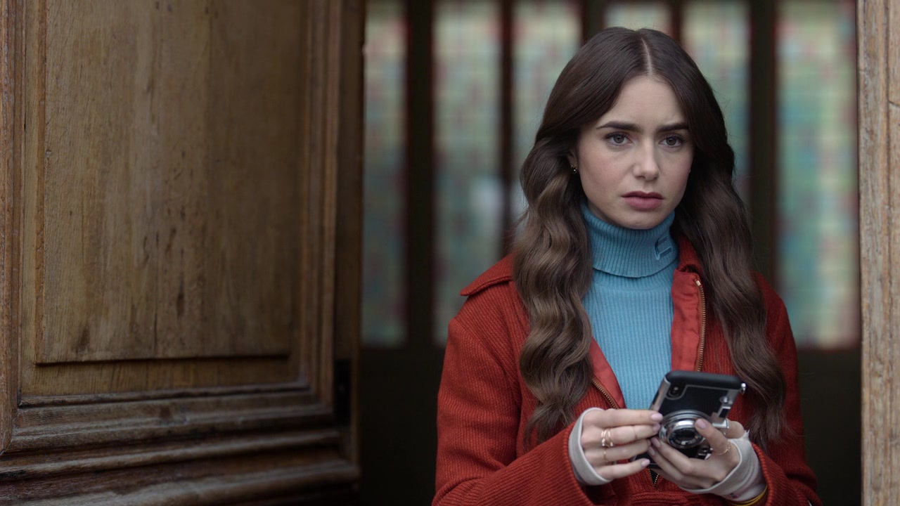 Emily_in_Paris_S01E08_Family_Affair_720p_NF_WEB-DL_DDP5_1_x264-BTN_0032.jpg