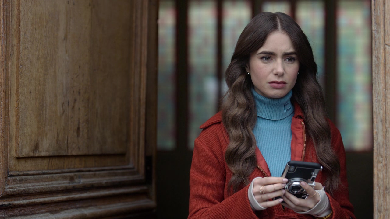 Emily_in_Paris_S01E08_Family_Affair_720p_NF_WEB-DL_DDP5_1_x264-BTN_0033.jpg