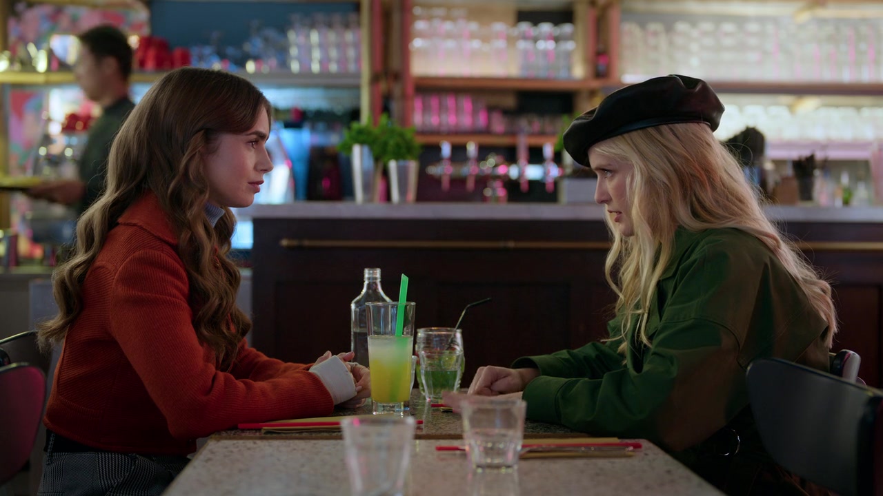 Emily_in_Paris_S01E08_Family_Affair_720p_NF_WEB-DL_DDP5_1_x264-BTN_0109.jpg