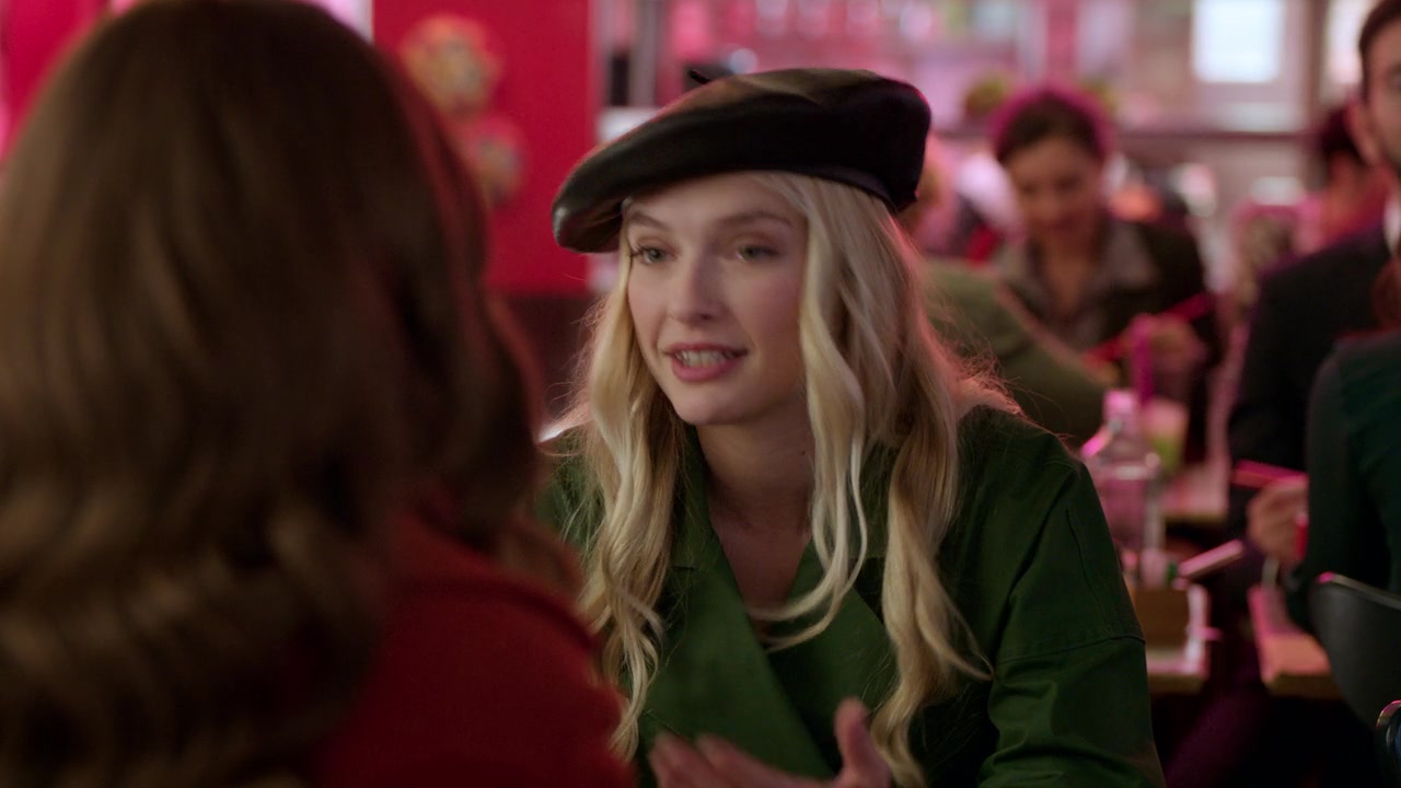 Emily_in_Paris_S01E08_Family_Affair_720p_NF_WEB-DL_DDP5_1_x264-BTN_0122.jpg