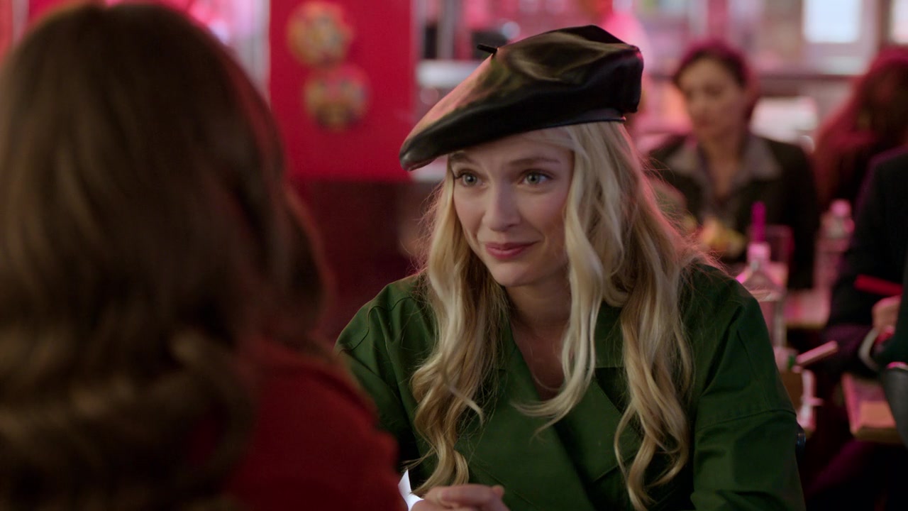 Emily_in_Paris_S01E08_Family_Affair_720p_NF_WEB-DL_DDP5_1_x264-BTN_0146.jpg