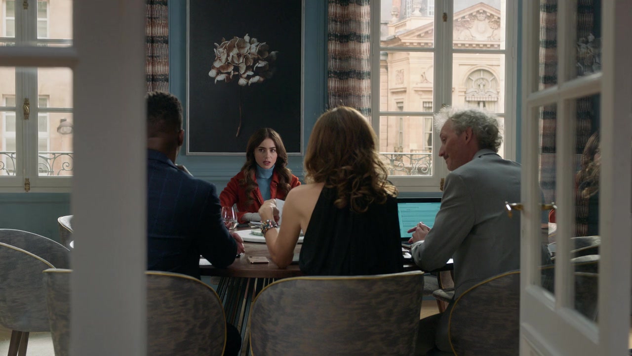 Emily_in_Paris_S01E08_Family_Affair_720p_NF_WEB-DL_DDP5_1_x264-BTN_0158.jpg