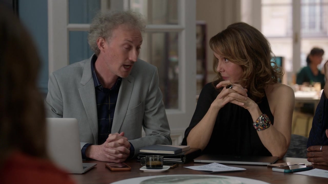 Emily_in_Paris_S01E08_Family_Affair_720p_NF_WEB-DL_DDP5_1_x264-BTN_0174.jpg