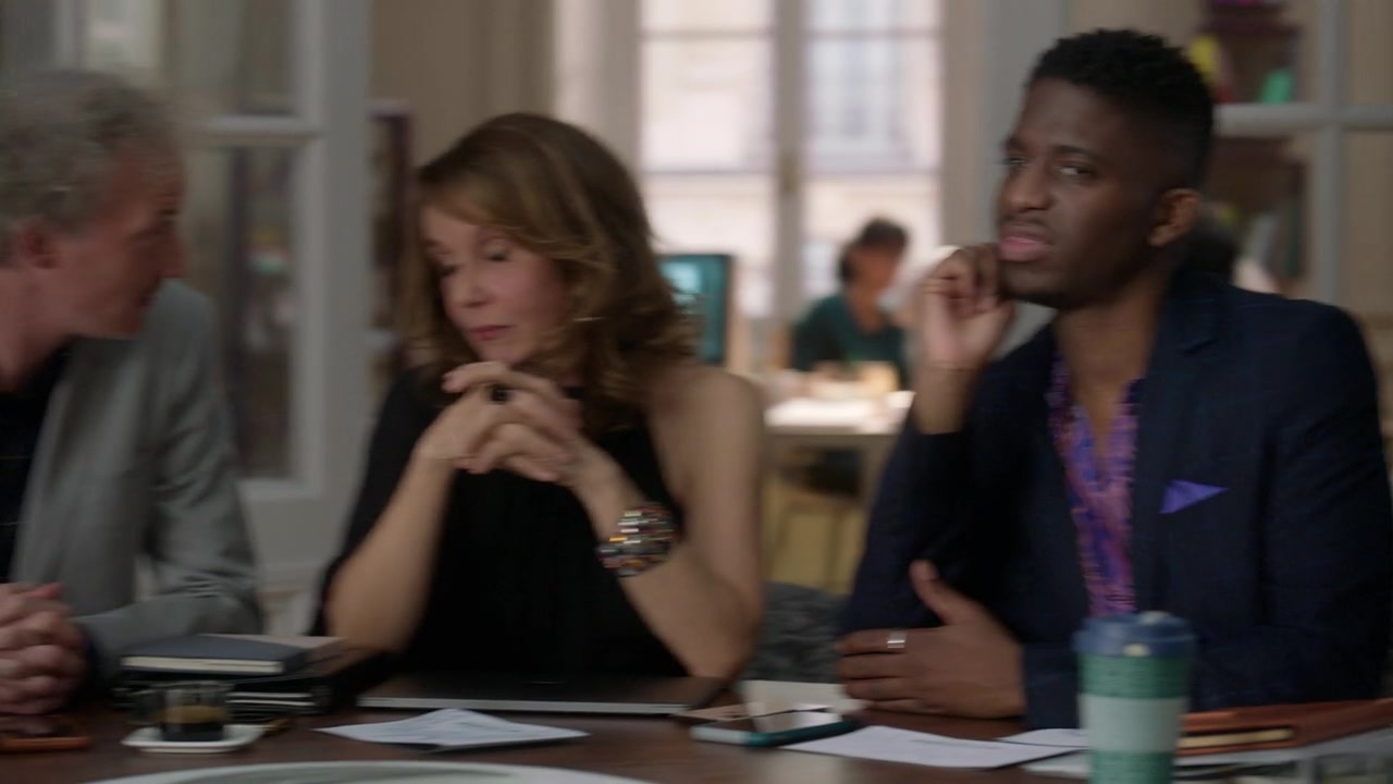 Emily_in_Paris_S01E08_Family_Affair_720p_NF_WEB-DL_DDP5_1_x264-BTN_0175.jpg