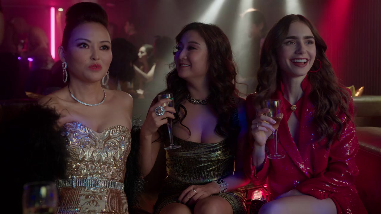 Emily_in_Paris_S01E08_Family_Affair_720p_NF_WEB-DL_DDP5_1_x264-BTN_0231.jpg
