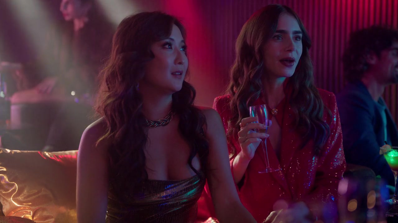 Emily_in_Paris_S01E08_Family_Affair_720p_NF_WEB-DL_DDP5_1_x264-BTN_0236.jpg