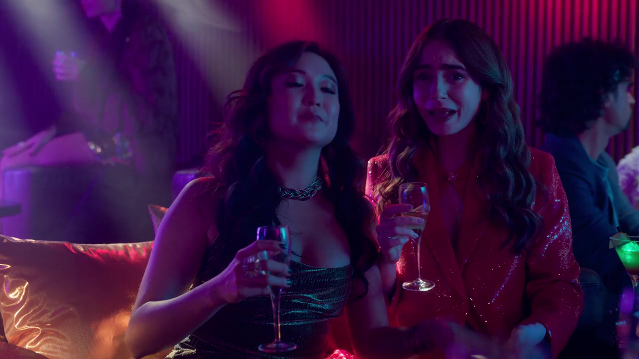 Emily_in_Paris_S01E08_Family_Affair_720p_NF_WEB-DL_DDP5_1_x264-BTN_0240.jpg