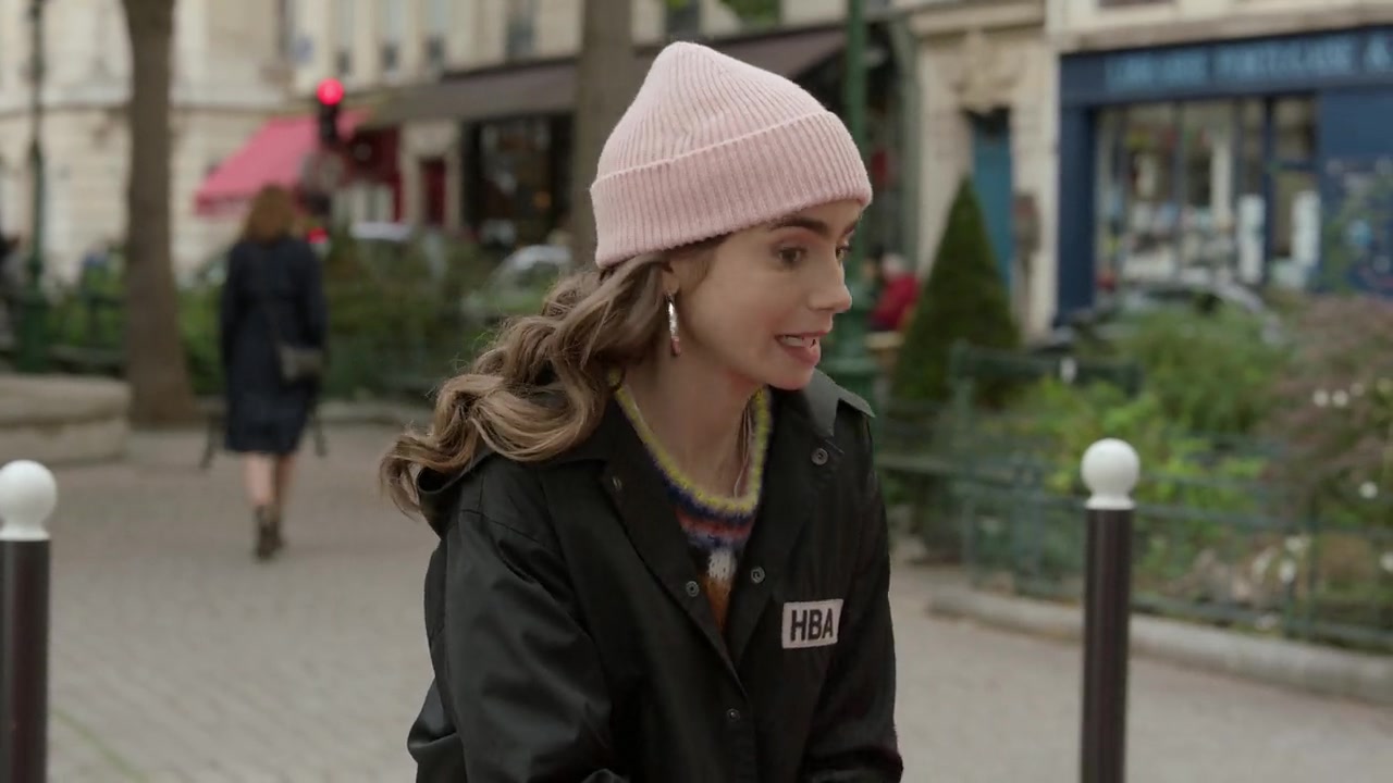 Emily_in_Paris_S01E08_Family_Affair_720p_NF_WEB-DL_DDP5_1_x264-BTN_0250.jpg Emily_in_Paris_S01E08_Family_Affair_720p_NF_WEB-DL_DDP5_1_x264-BTN_0250.jpg