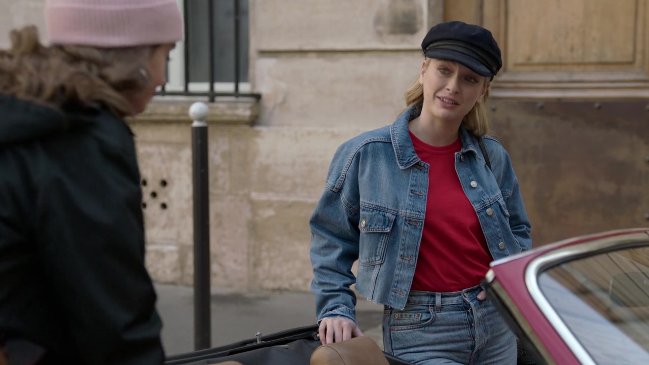 Emily_in_Paris_S01E08_Family_Affair_720p_NF_WEB-DL_DDP5_1_x264-BTN_0251.jpg