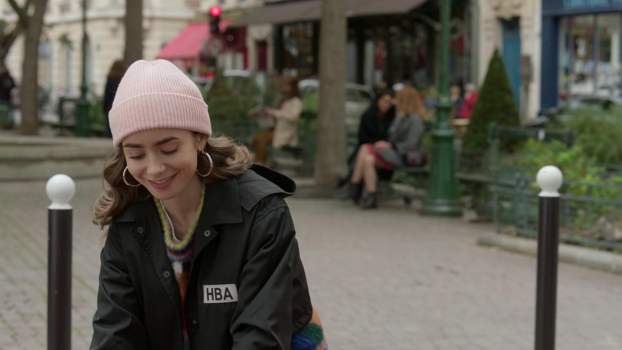 Emily_in_Paris_S01E08_Family_Affair_720p_NF_WEB-DL_DDP5_1_x264-BTN_0253.jpg