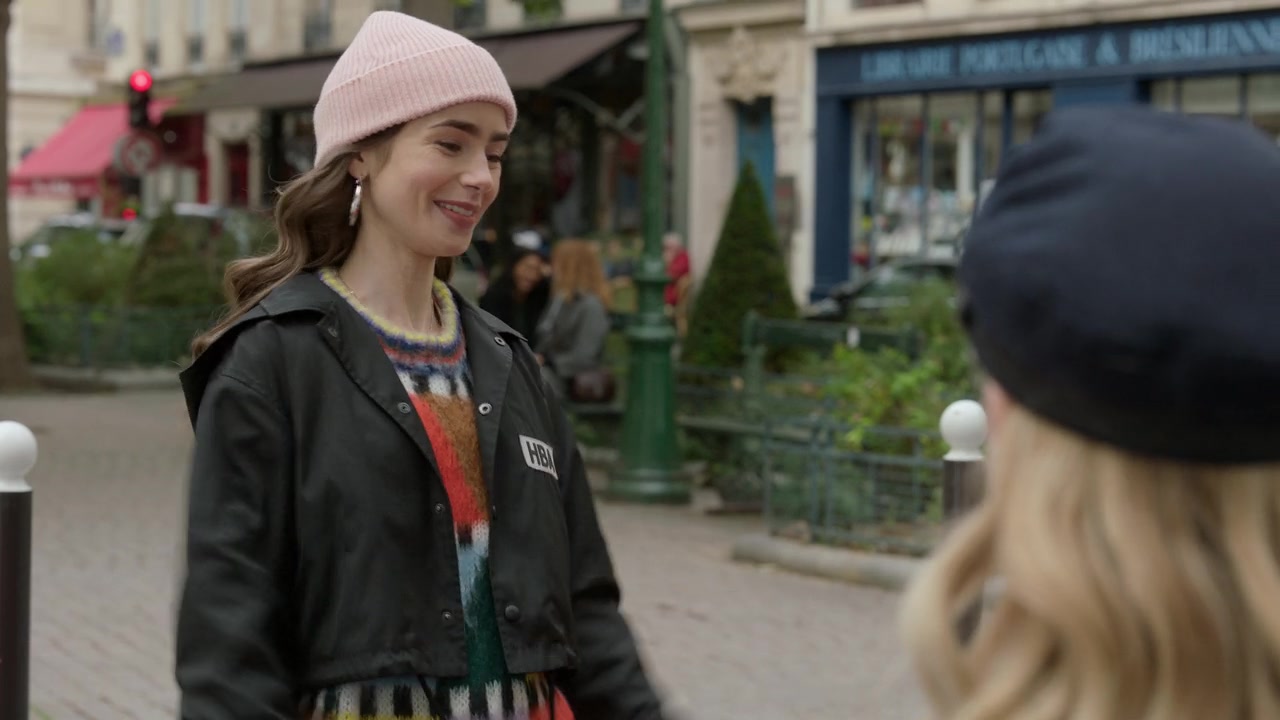 Emily_in_Paris_S01E08_Family_Affair_720p_NF_WEB-DL_DDP5_1_x264-BTN_0257.jpg