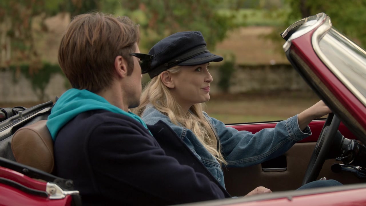Emily_in_Paris_S01E08_Family_Affair_720p_NF_WEB-DL_DDP5_1_x264-BTN_0292.jpg