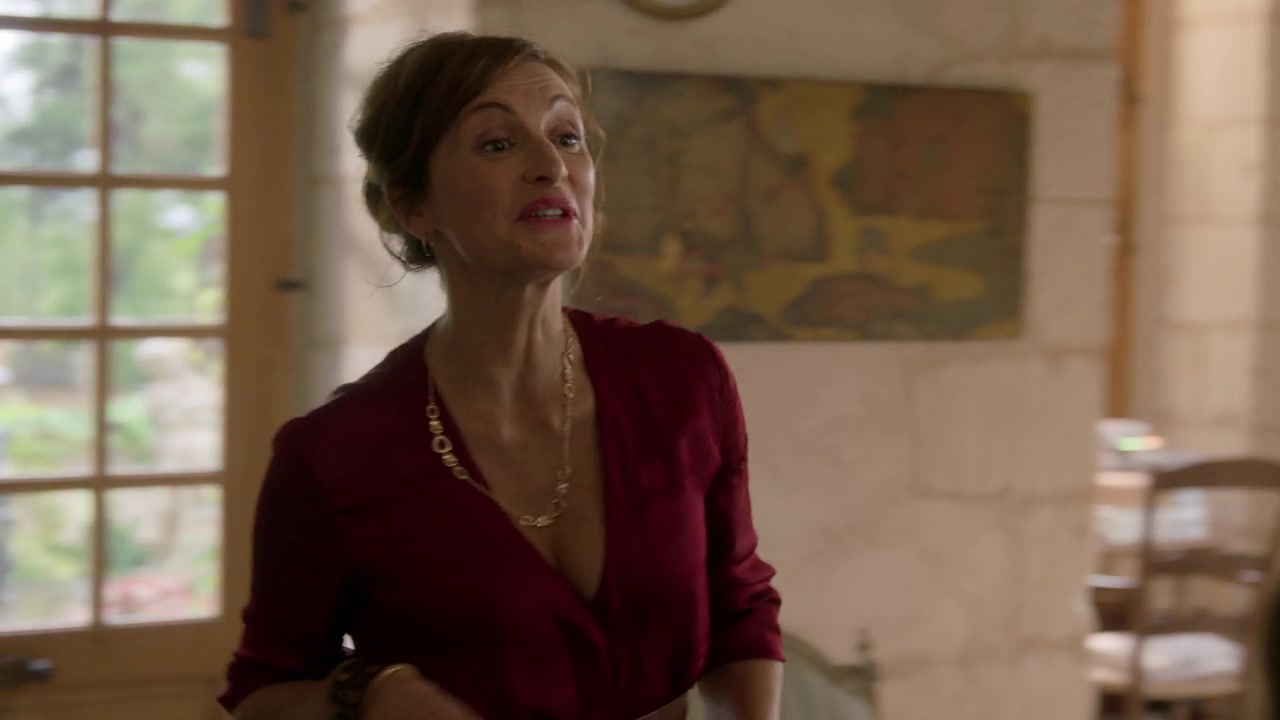 Emily_in_Paris_S01E08_Family_Affair_720p_NF_WEB-DL_DDP5_1_x264-BTN_0337.jpg