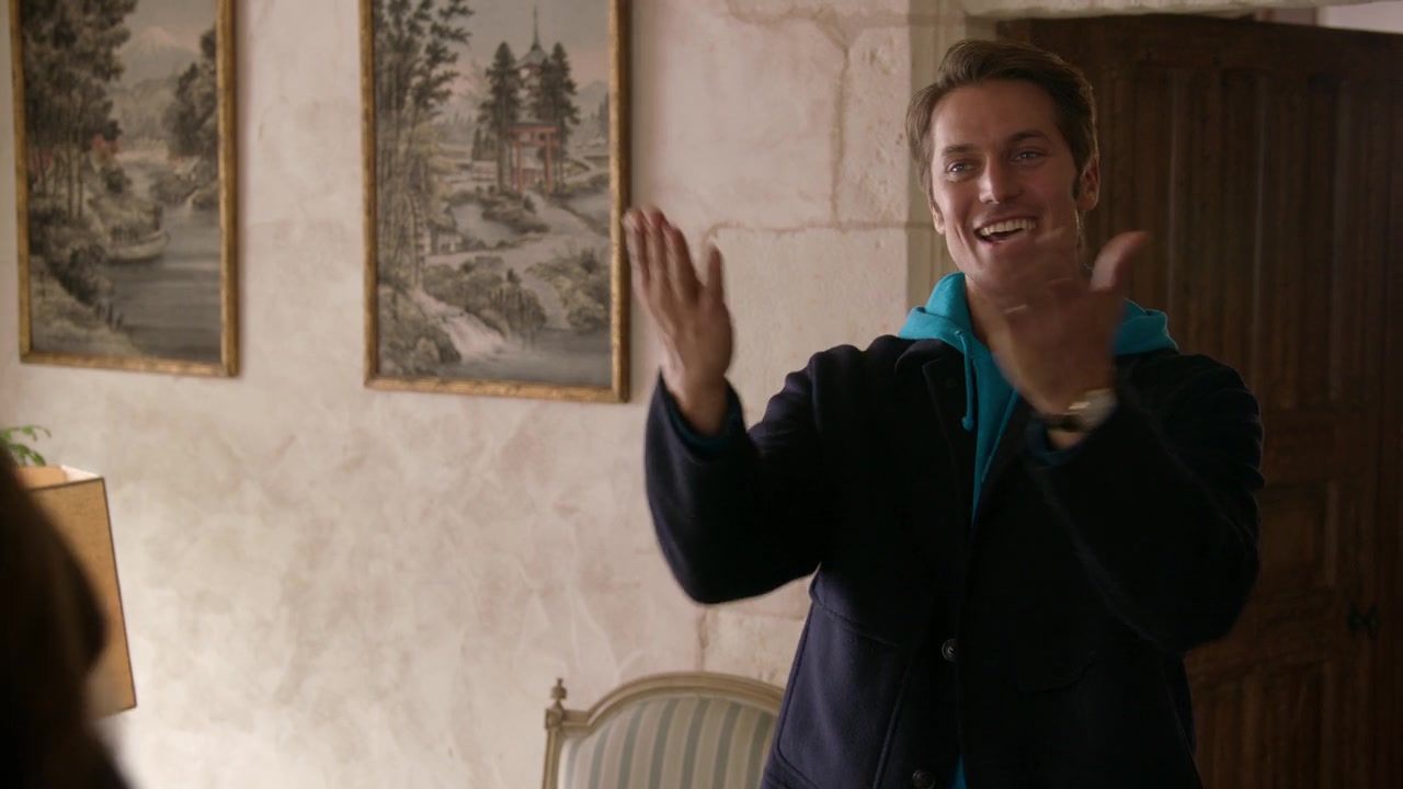 Emily_in_Paris_S01E08_Family_Affair_720p_NF_WEB-DL_DDP5_1_x264-BTN_0384.jpg